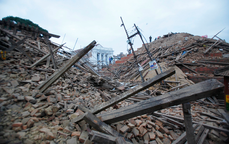 Illustration for article titled Photos from the devastating 7.8 magnitude earthquake in Nepal